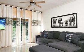 Central Upscale New Kingston Apt With Pool